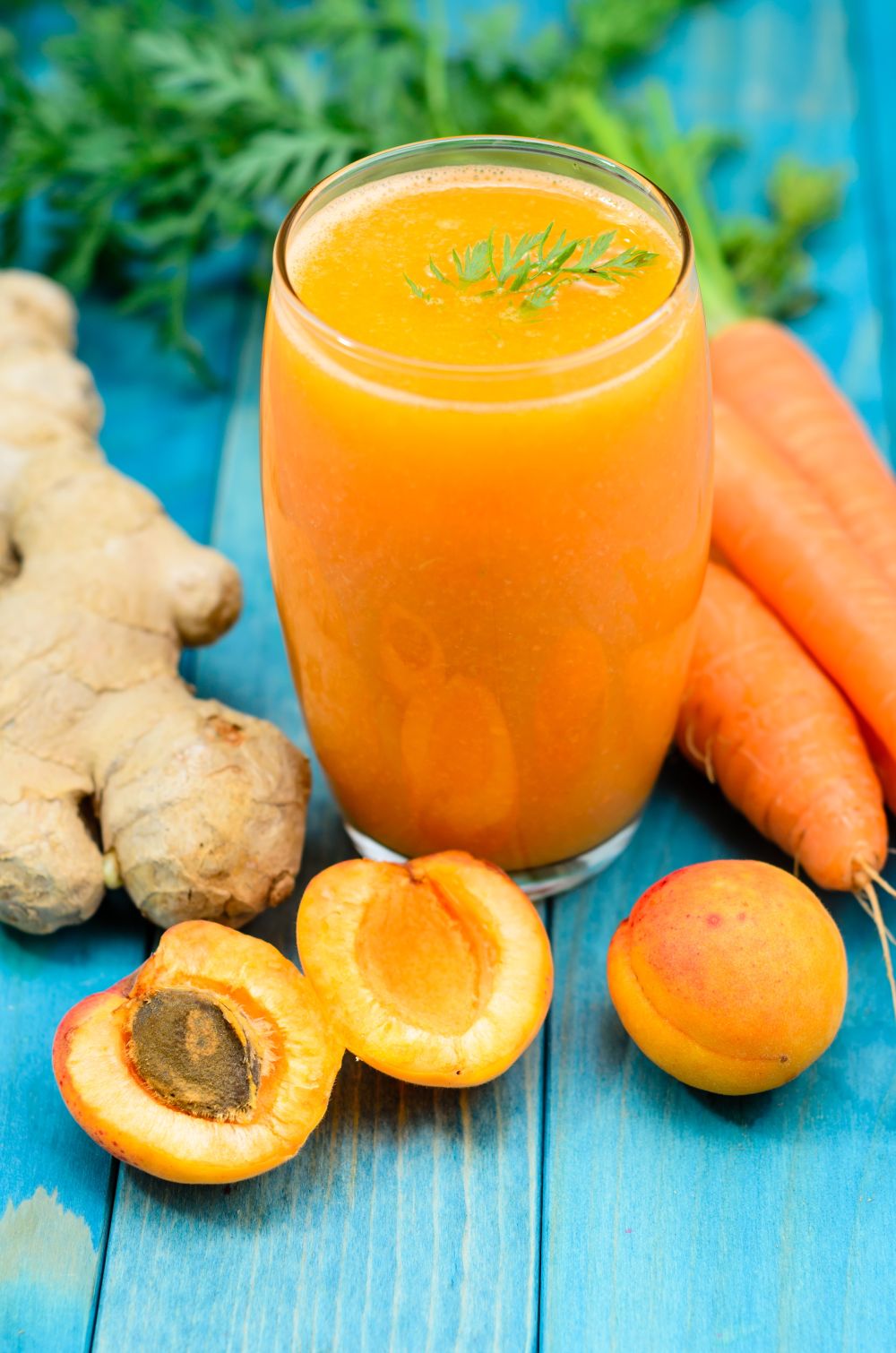 Detoxsap: oranje groentesap om je lichaam te ontgiften.